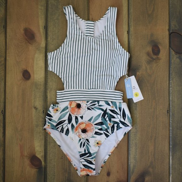 Cupshe Other - Cupshe Miss U Poppy Print One-Piece Swimsuit